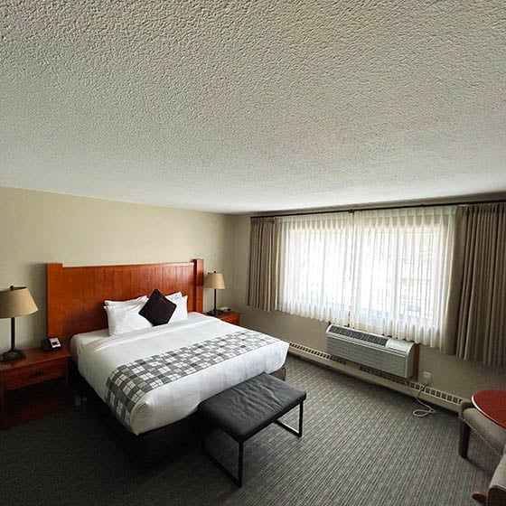 Bedroom at the Whistlers Inn in Jasper, Canada